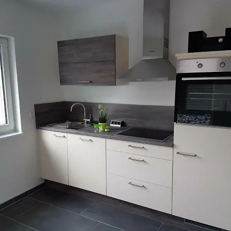 Julia Sankt Aldegund