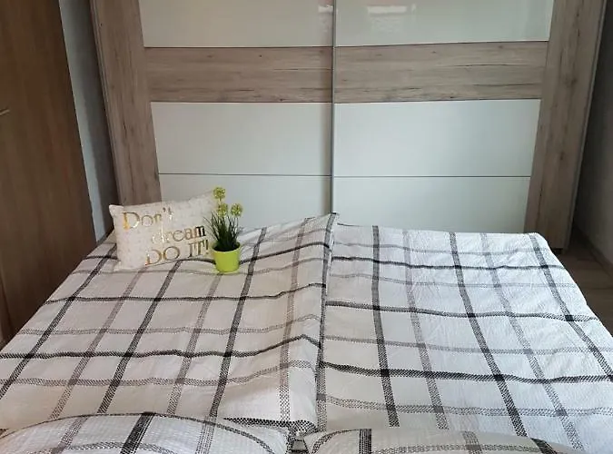 Julia Sankt Aldegund